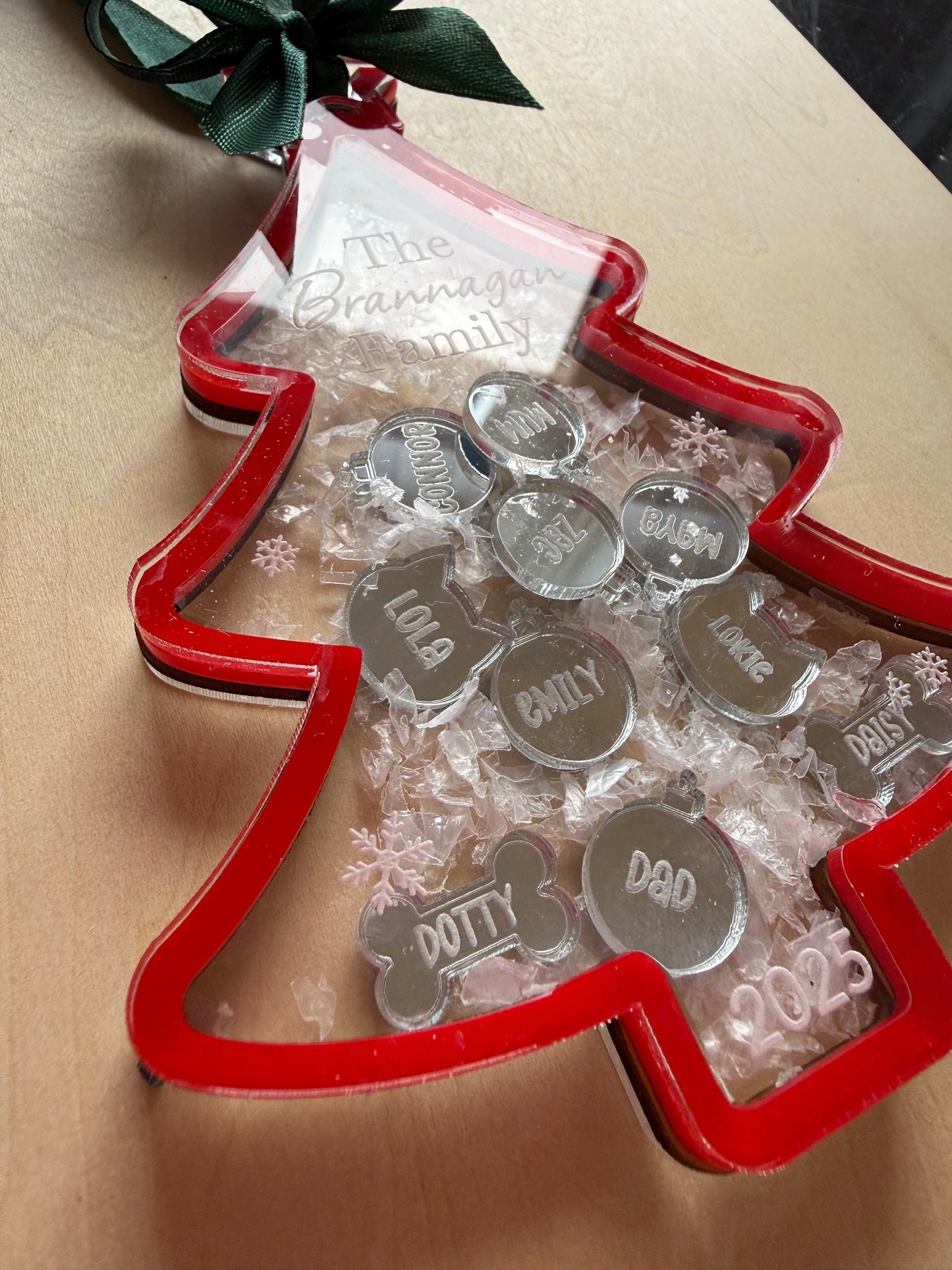 Shaker bauble