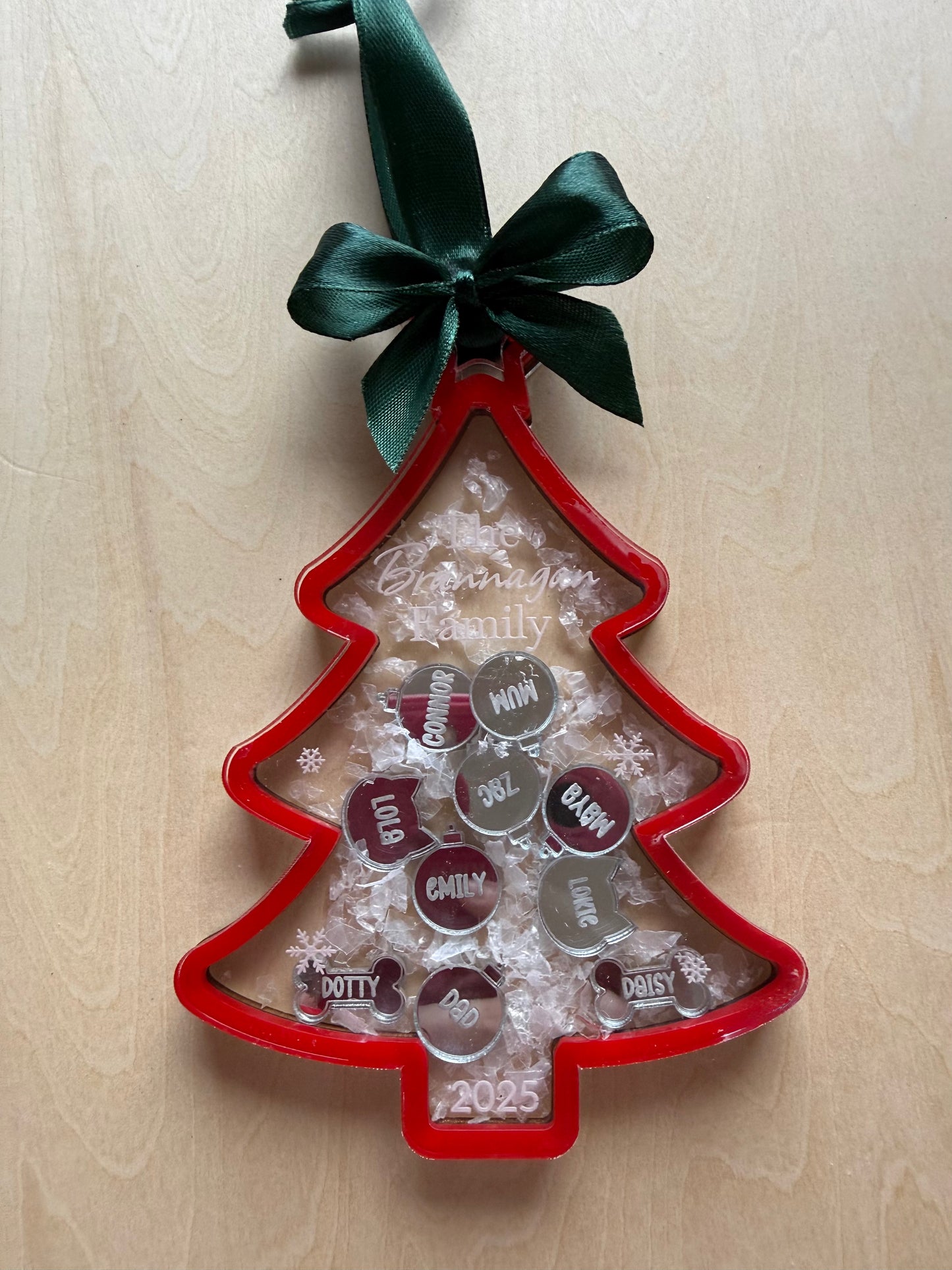 Shaker bauble