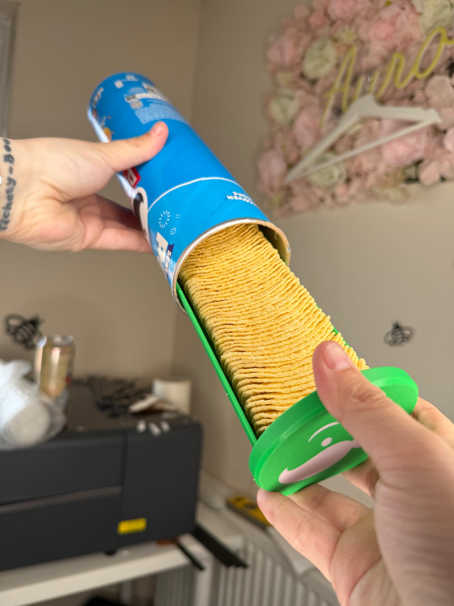 Pringle dispenser